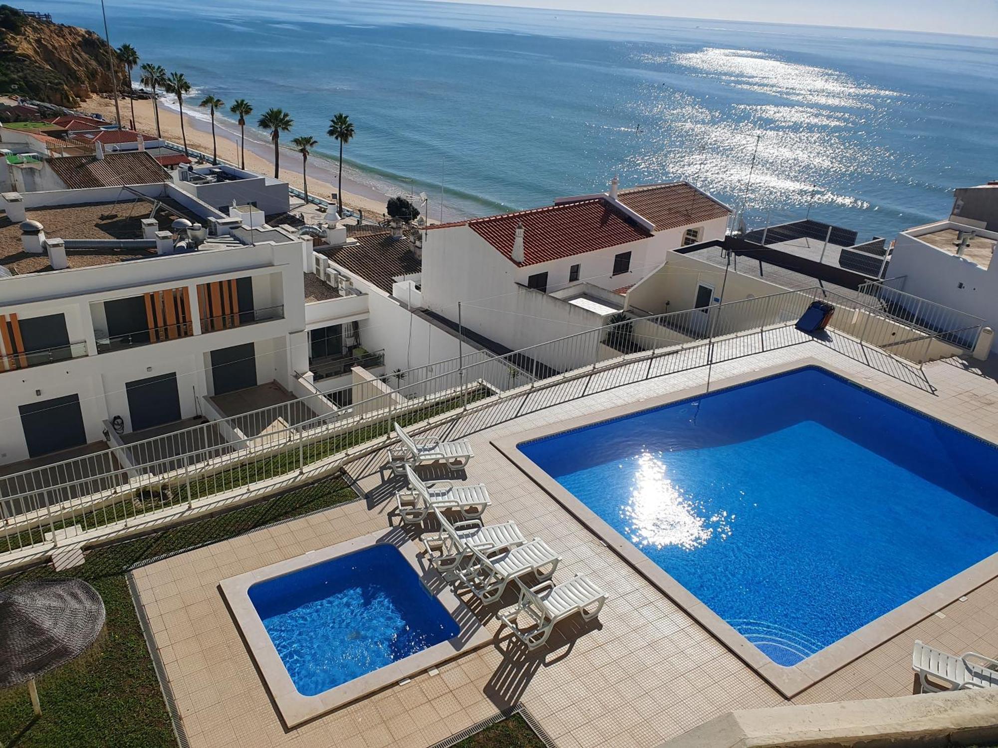 Magnifique Duplex Avec Piscine En Bord De Mer Daire Olhos de Agua  Dış mekan fotoğraf